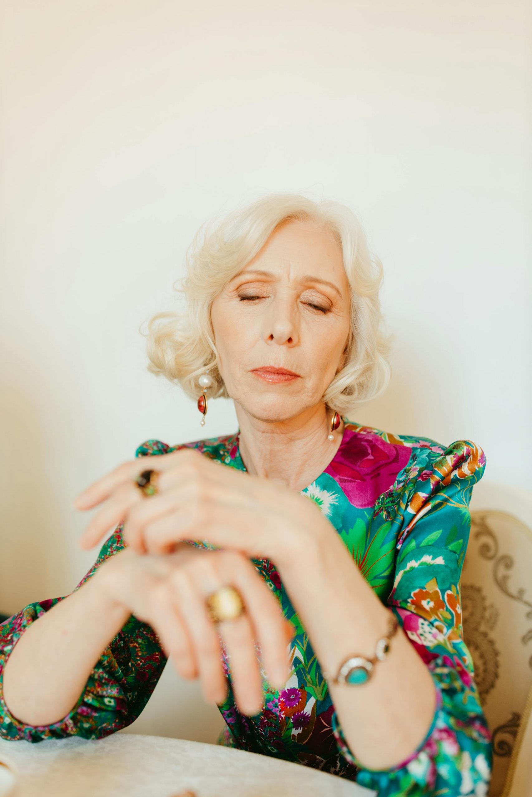 A woman pursing her lips | Source: Pexels