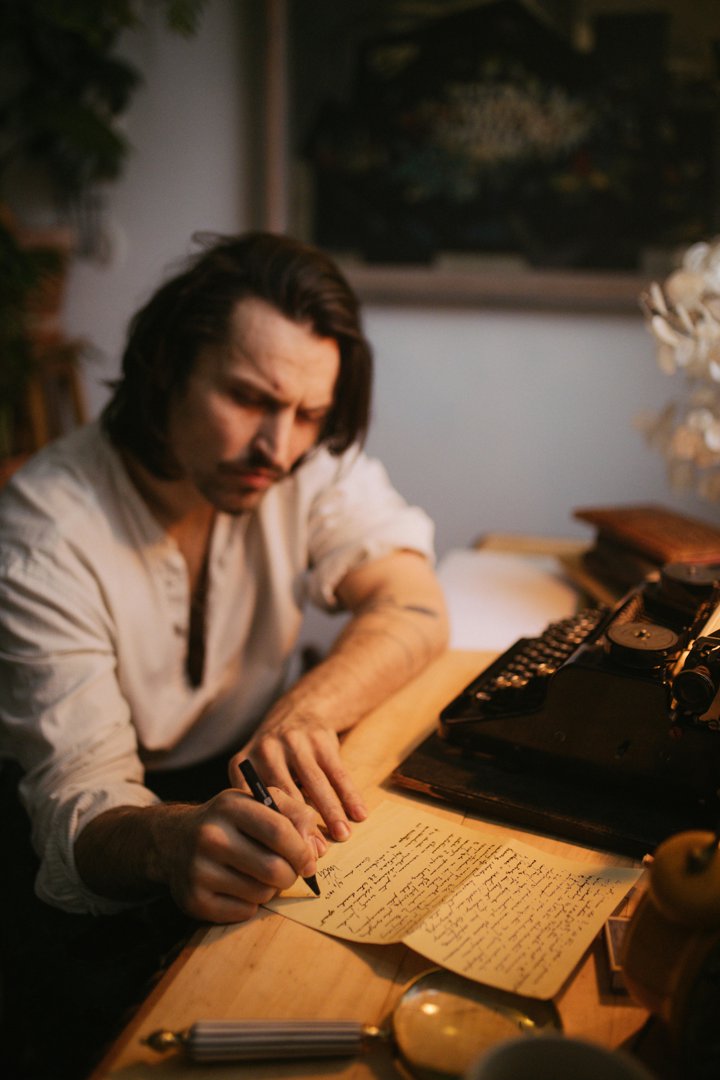 A serious man writing a letter | Source: Pexels