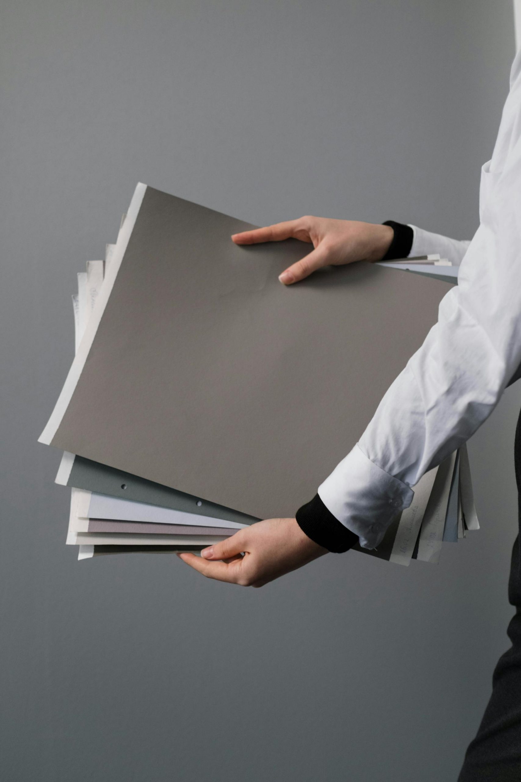 A person holding papers and folders | Source: Pexels