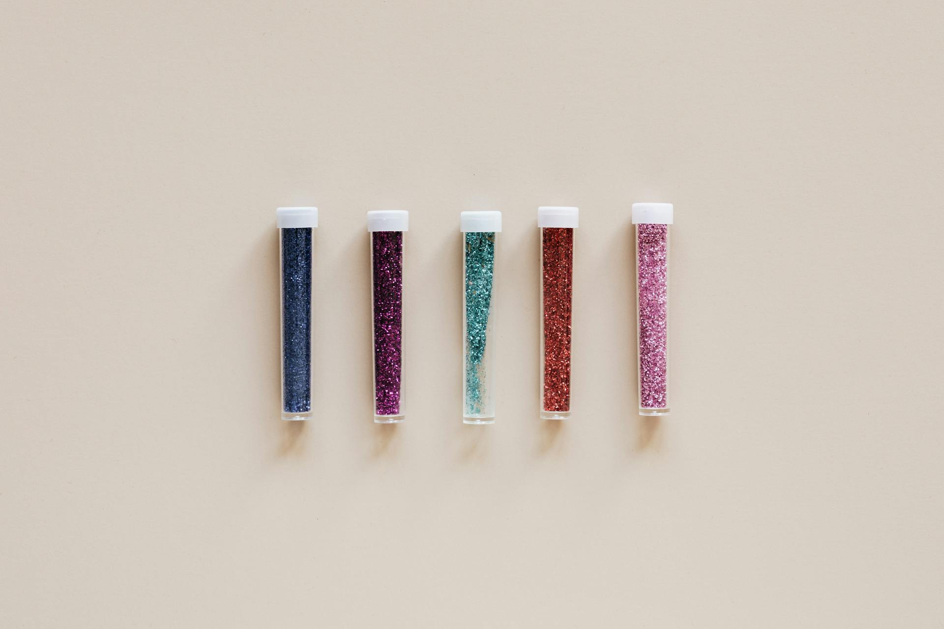 Glitter in containers | Source: Pexels