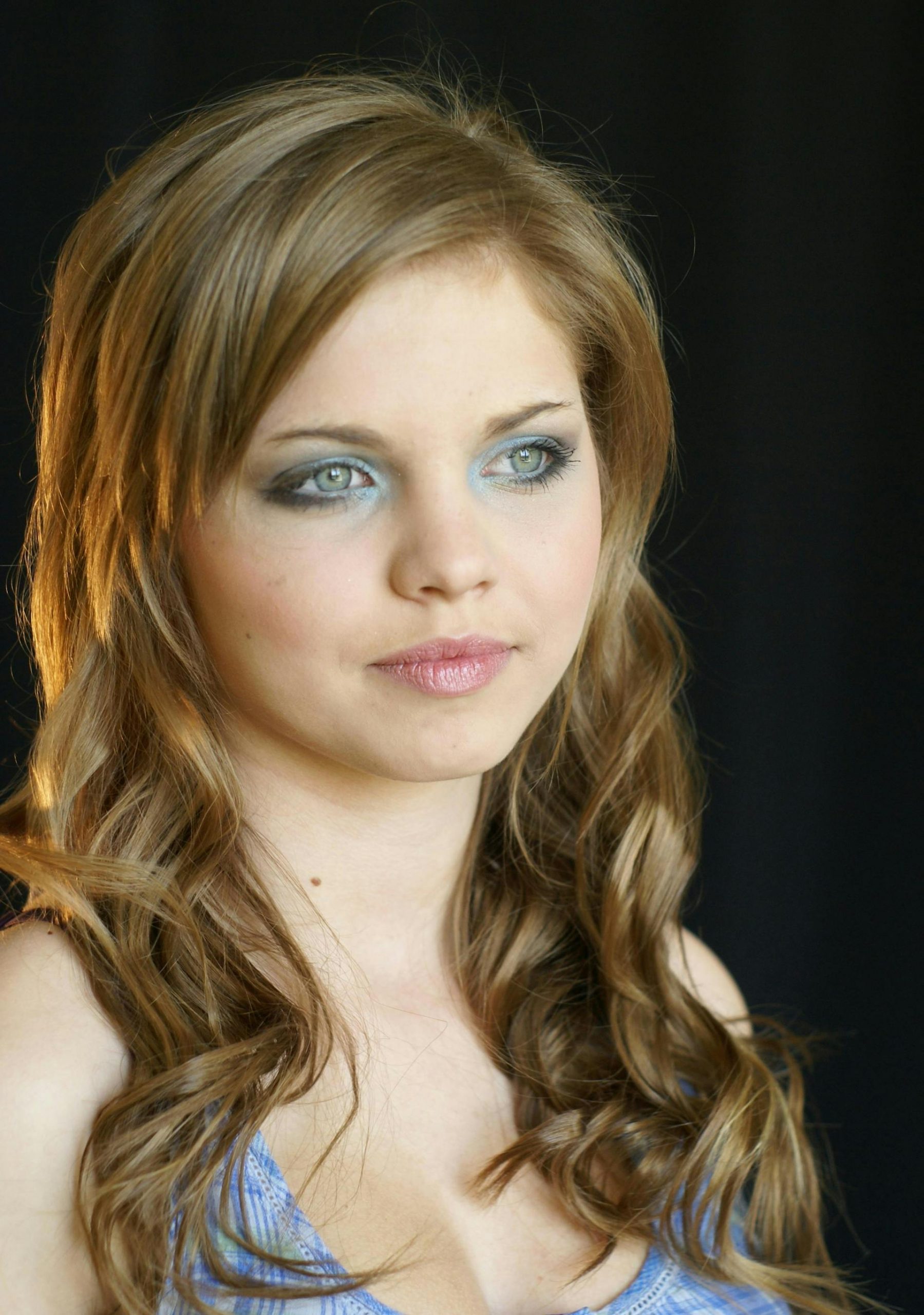 A woman staring at someone | Source: Pexels