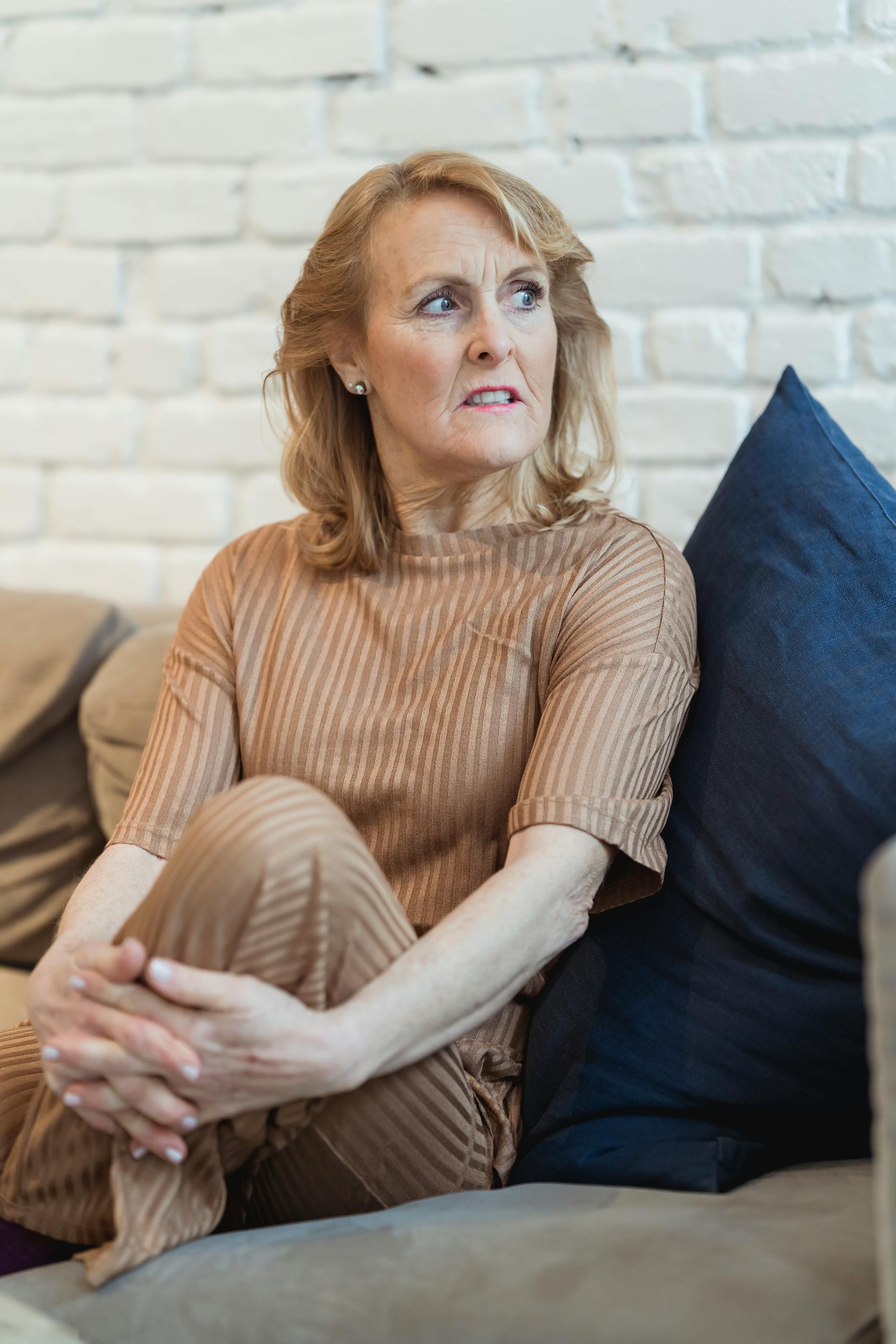 A woman smiling wickedly | Source: Pexels