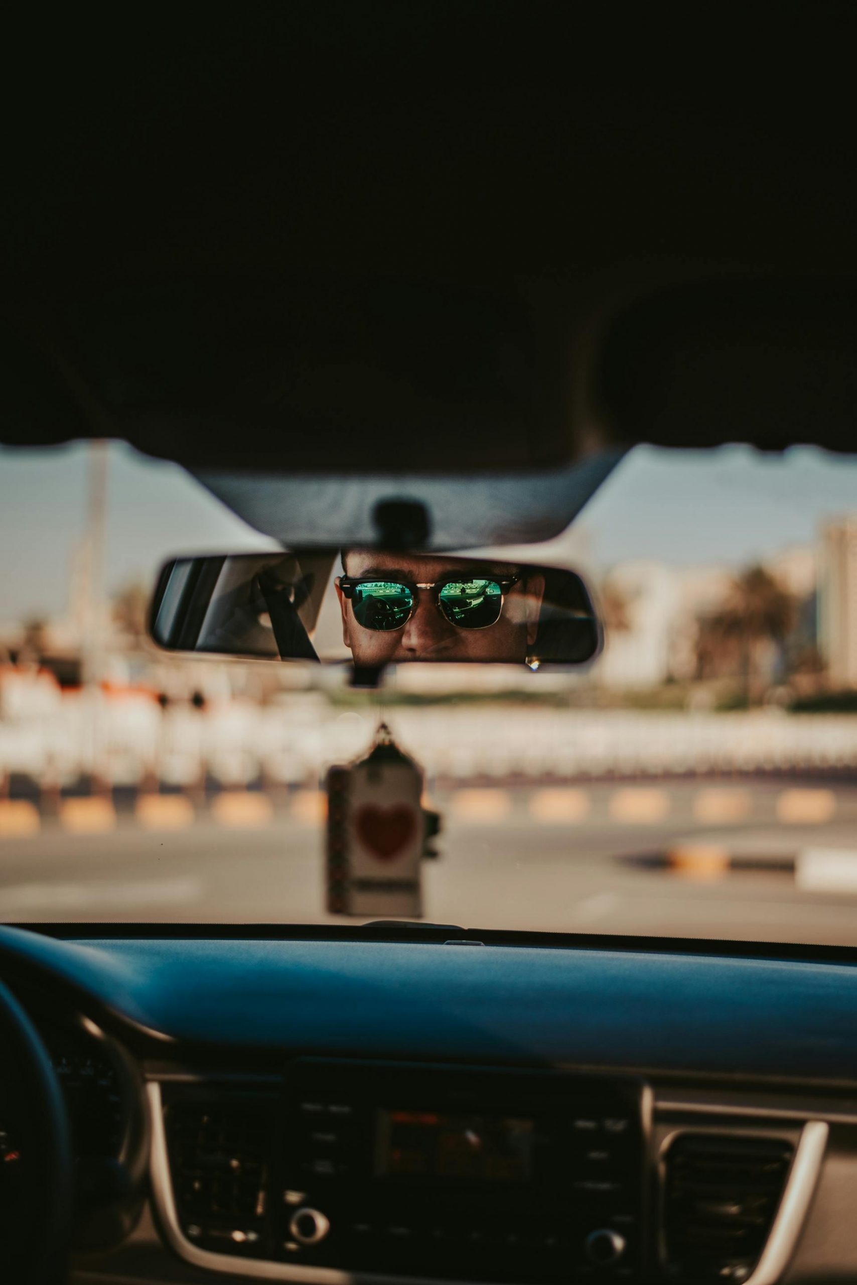 A man's reflection in a rearview mirror | Source: Pexels