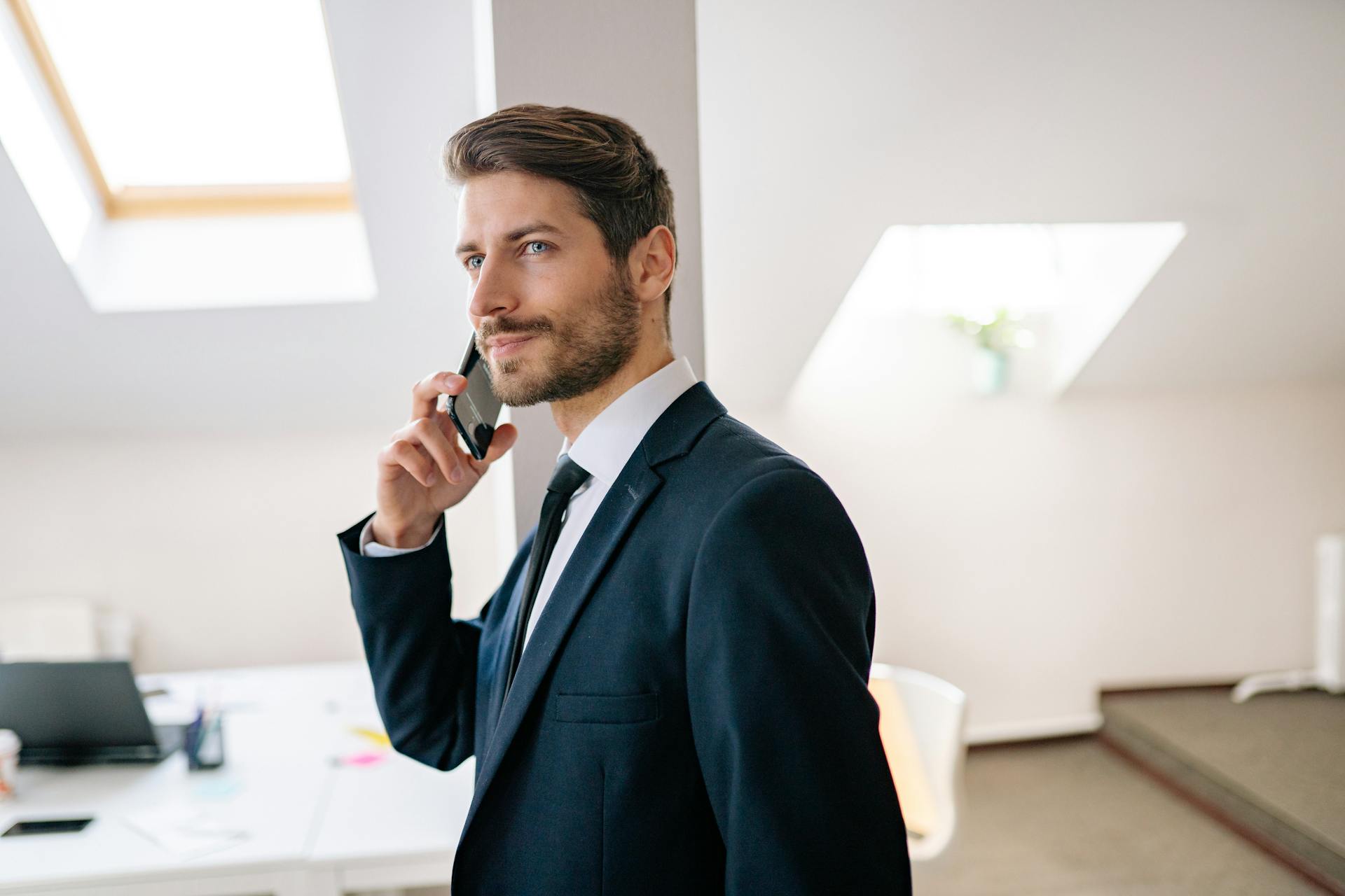 A man speaking on a cell phone | Source: Pexels