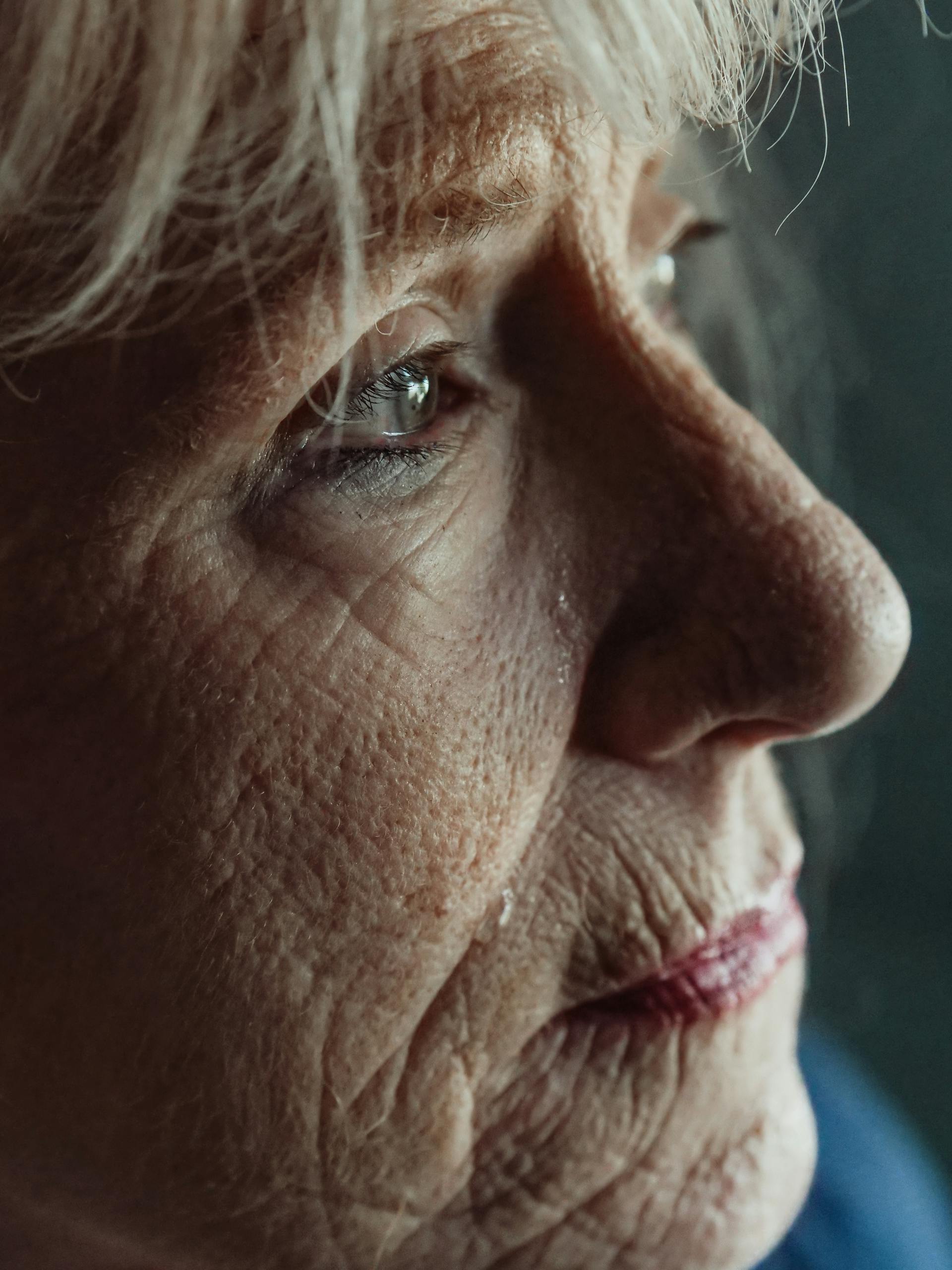 A teary-eyed elderly woman | Source: Pexels