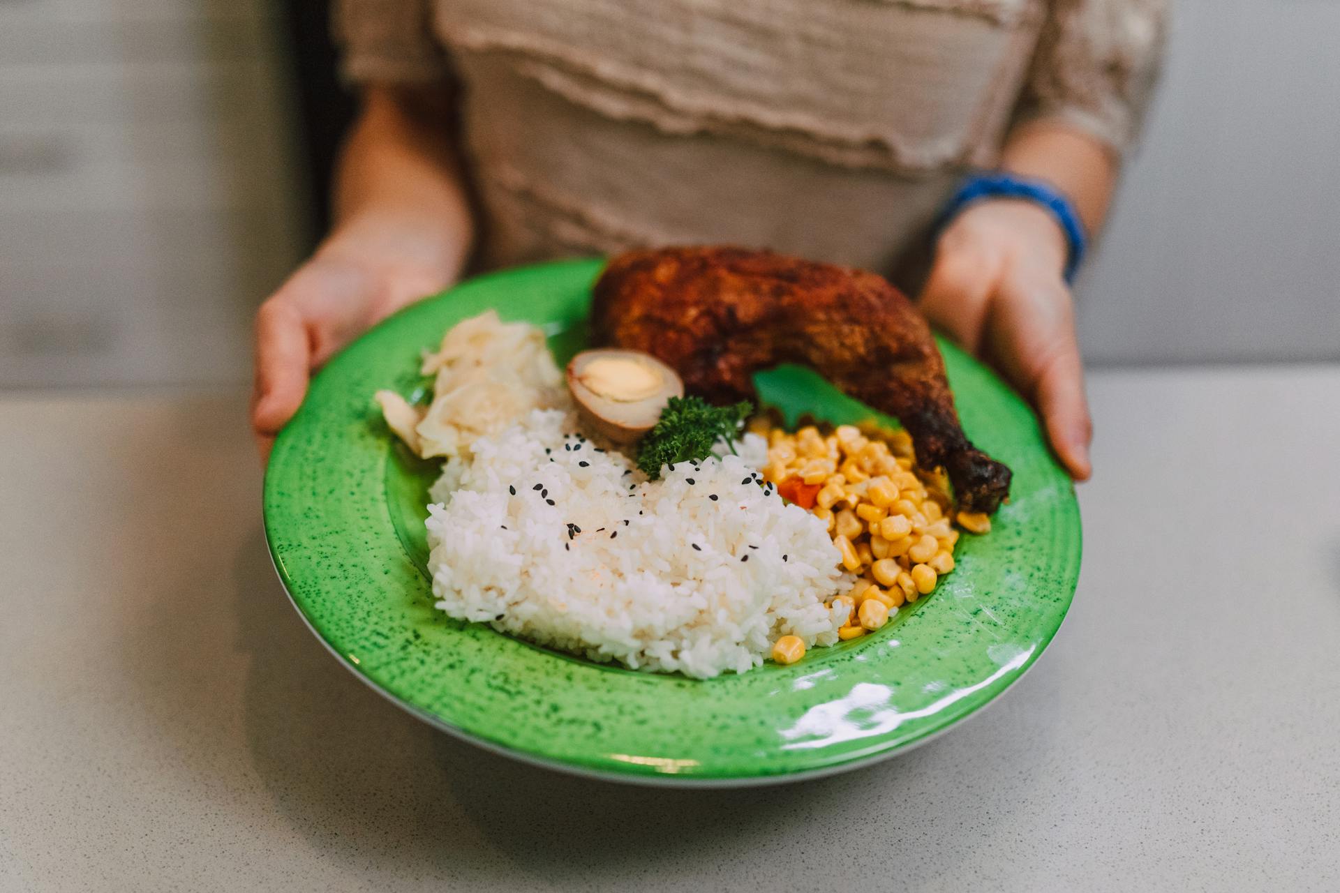 Chicken dinner on a plate | Source: Pexels