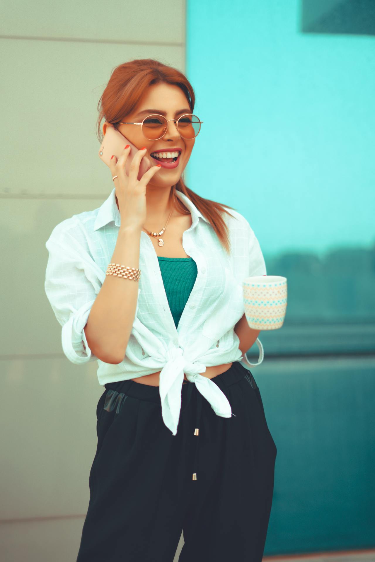 A woman talking on the phone | Source: Pexels