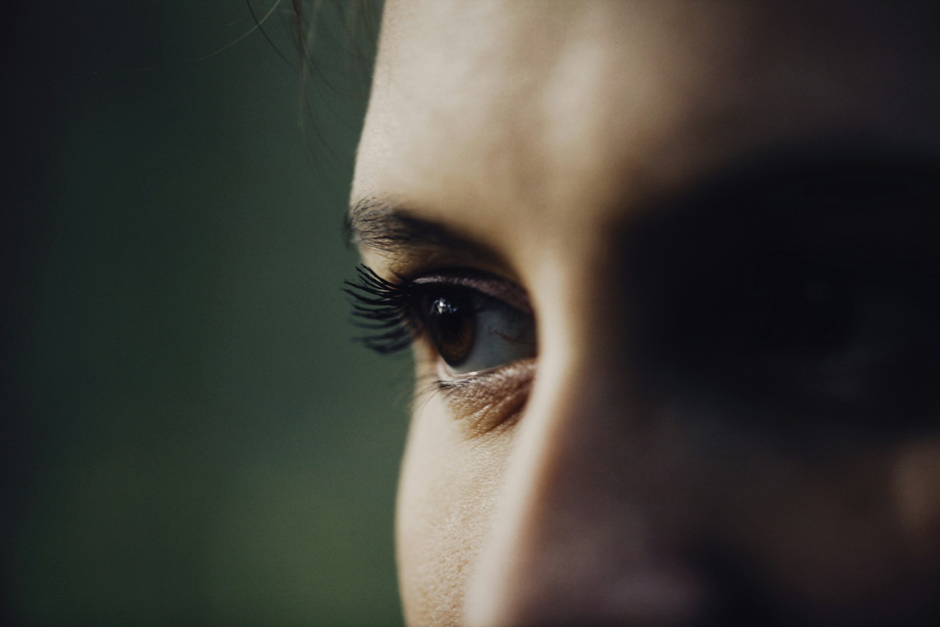 Close-up shot of a woman staring | Source: Unsplash