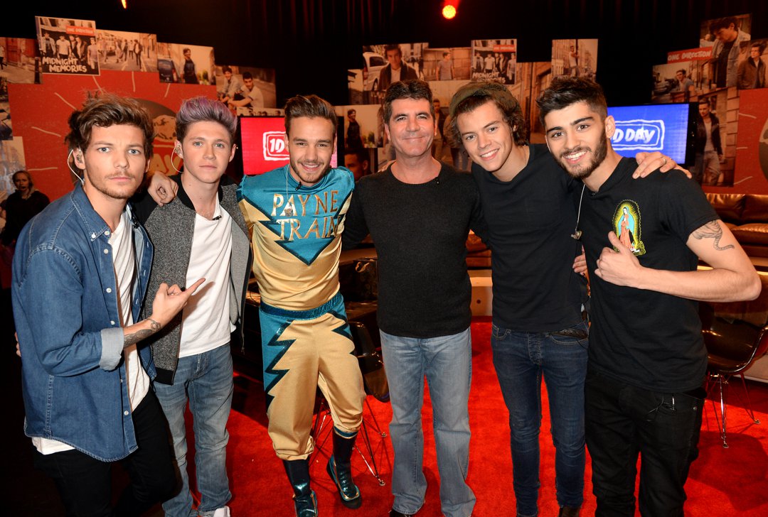 Louis Tomlinson, Niall Horan, Liam Payne, Simon Cowell, Harry Styles, and Zayn Malik on set during