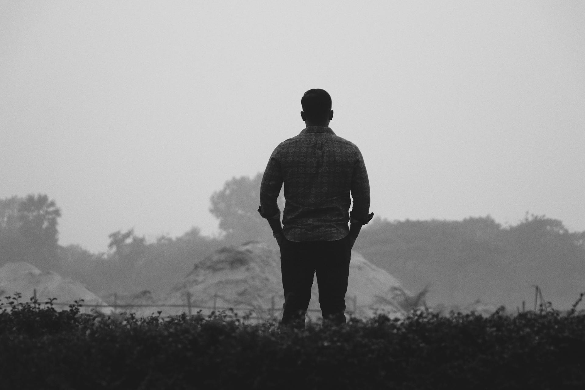 A man standing outdoors | Source: Pexels