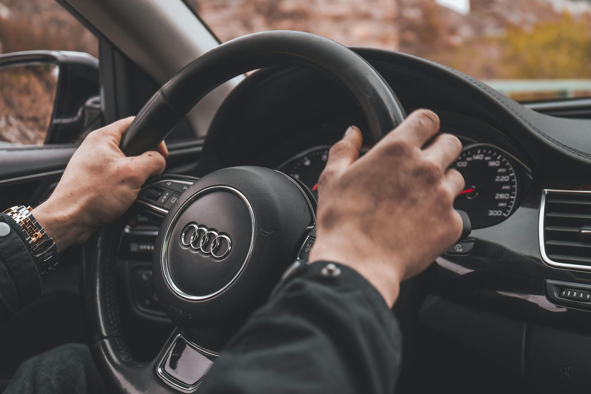 A man driving a car | Source: Pexels
