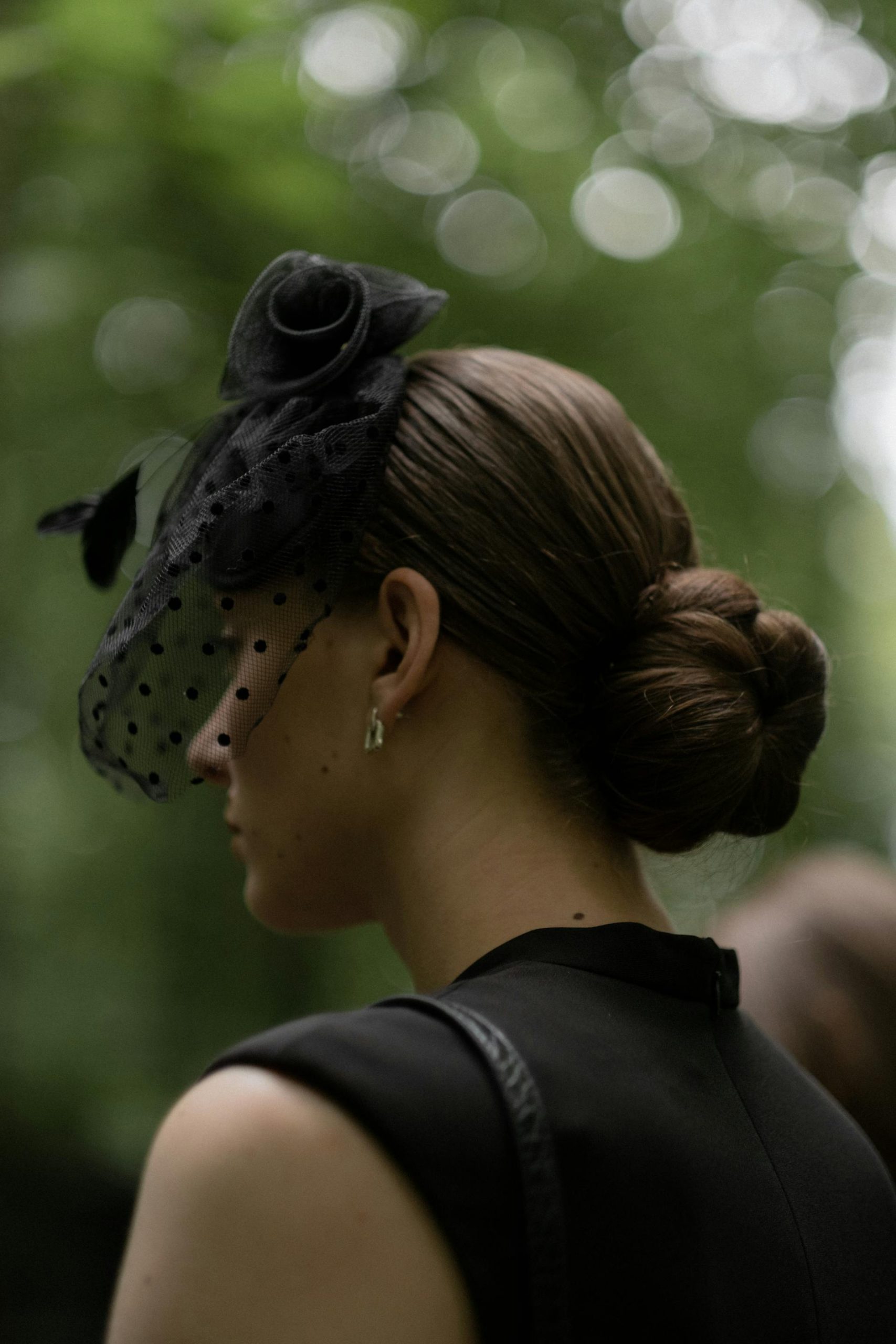 A grieving woman in a black dress | Source: Pexels