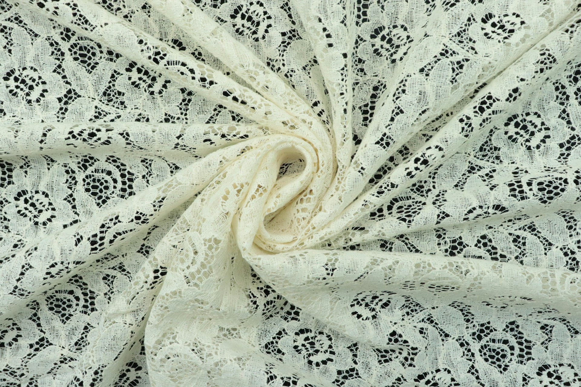 A lace cloth | Source: Unsplash