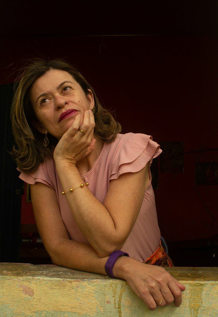 A woman frowning while thinking | Source: Unsplash