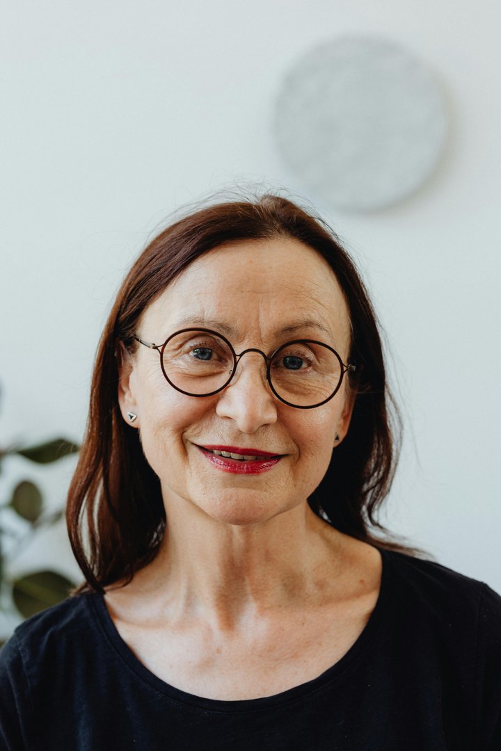 A happy woman smiling | Source: Pexels