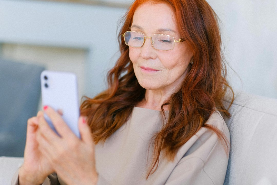 A woman looking at her phone | Source: Pexels