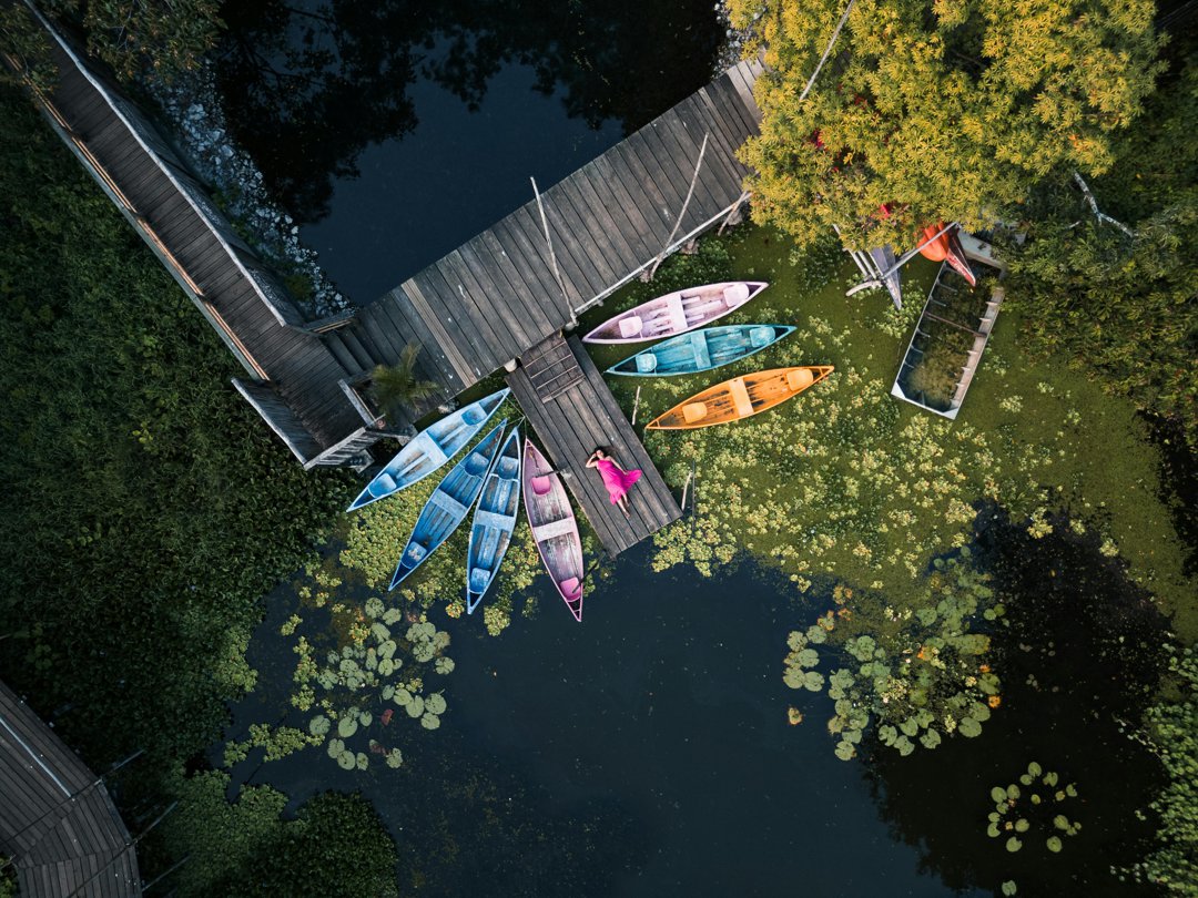 An aerial view of a beautiful lake | Source: Pexels