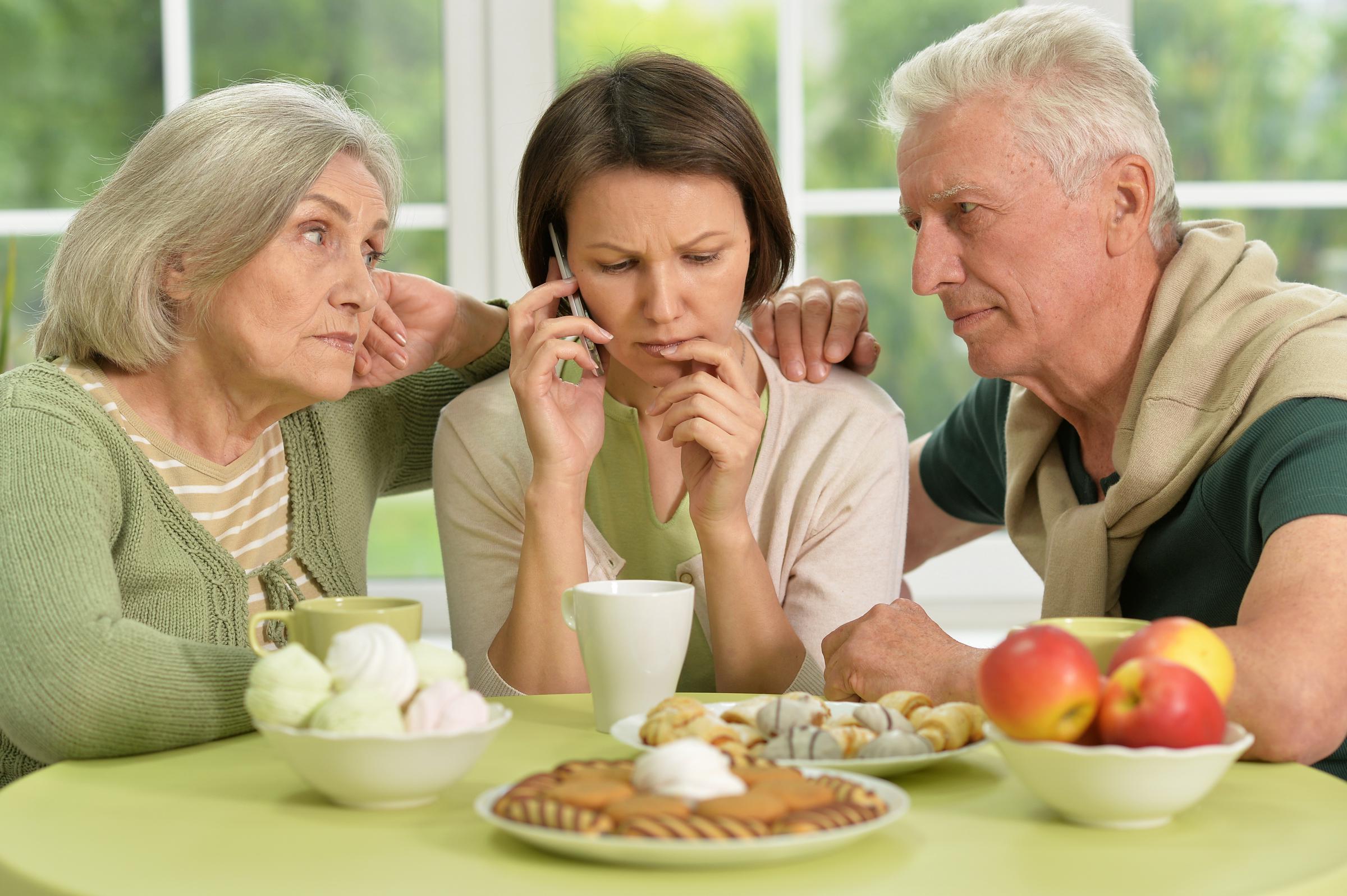 Senior parents worried about their daughter | Source: Shutterstock