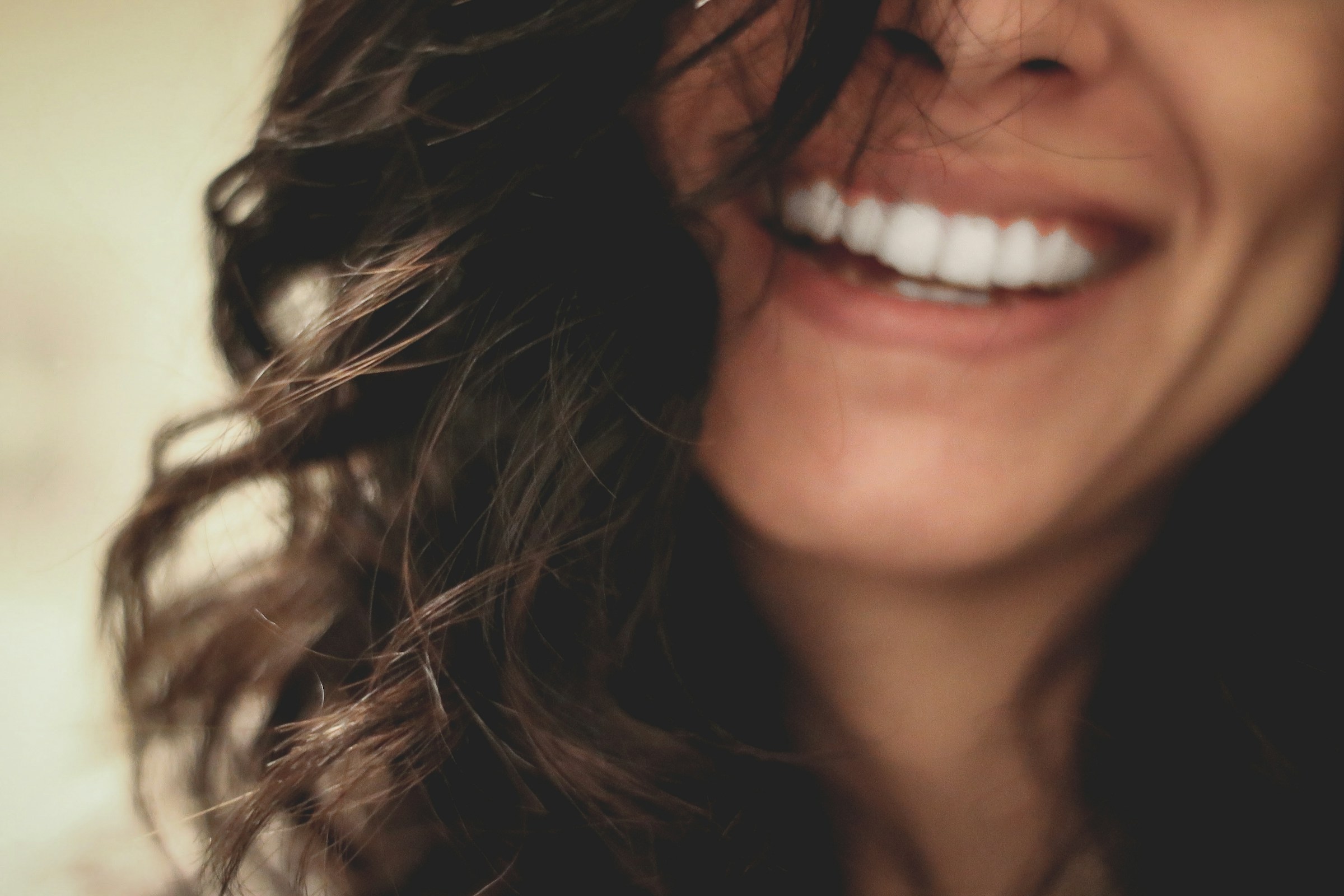 A close-up shot of a smiling woman | Source: Unsplash