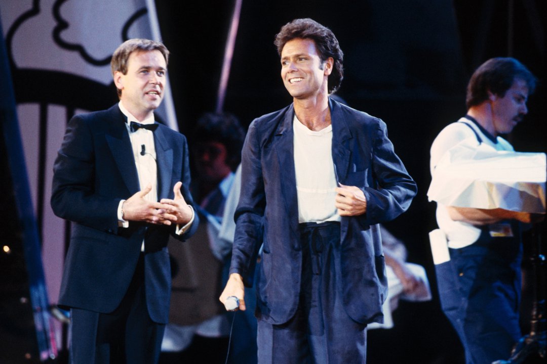 Sir Cliff Richard circa 1990. | Source: Getty Images