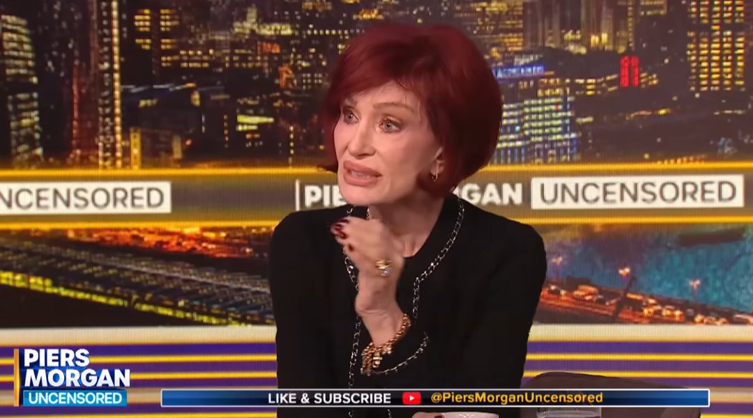 Sharon Osbourne speaks with emotion, raising her hand as she recalls Ozzy's final moments to host Piers Morgan, as posted on December 11, 2025 | Source: Youtube/PiersMorganUncensored