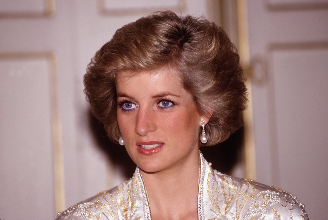 Diana, former Princess of Wales, at a dinner at the Elysee Palace in Paris during the Royal Tour of France in 1988. | Source: Getty Images