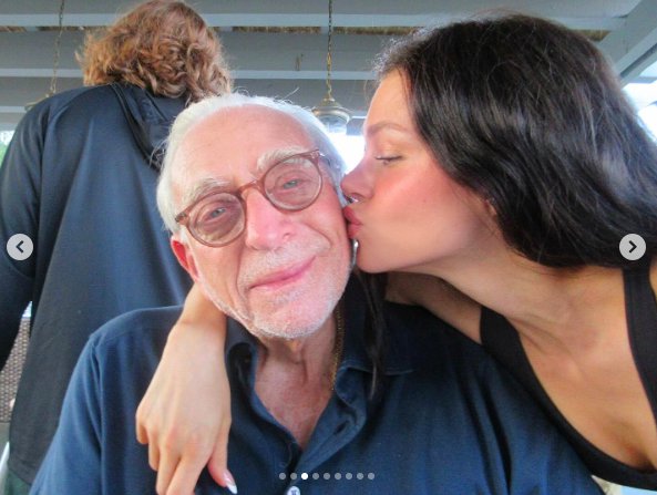 Nicola Peltz Beckham kissing her dad, Nelson Peltz, on the cheek, posted on June 30, 2025. | Source: Instagram/nicolaannepeltzbeckham