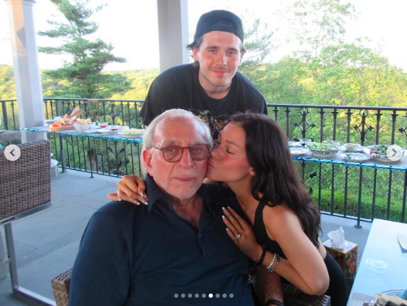 Nicola Peltz Beckham planting a kiss on Nelson Peltz's cheek, as Brooklyn Peltz Beckham smiles behind them. | Source: Instagram/nicolaannepeltzbeckham