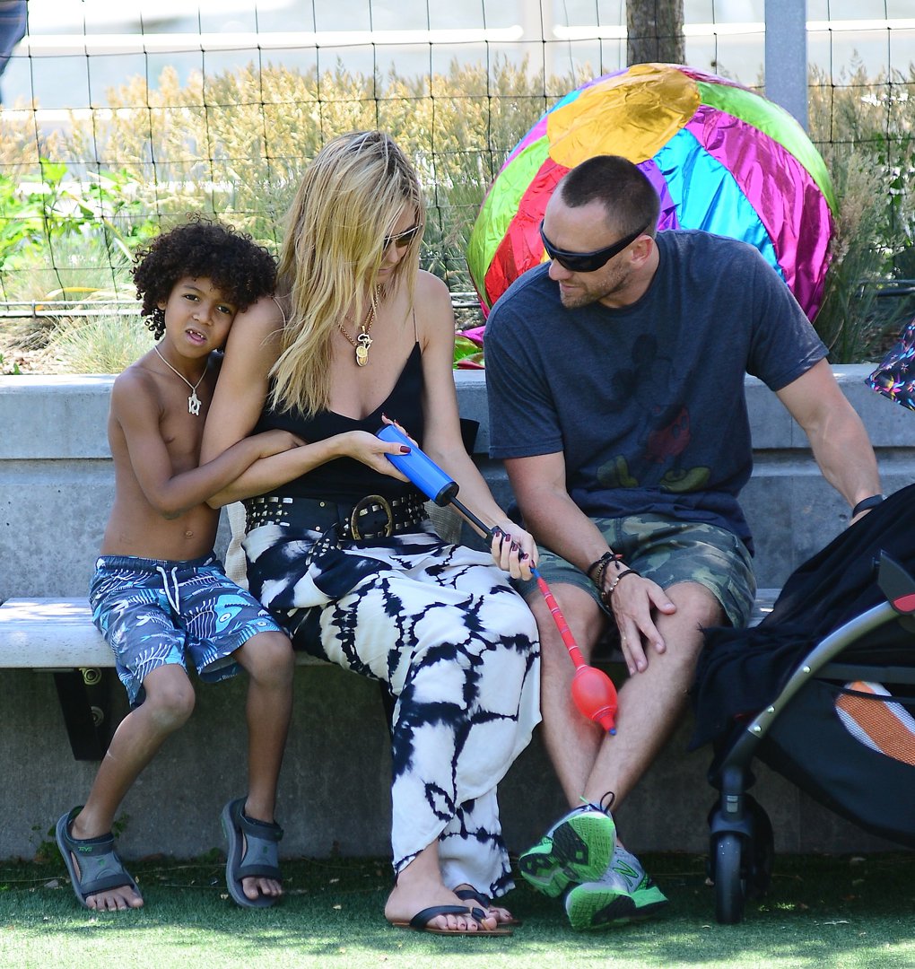 Johan Samuel sits beside Heidi Klum as she talks with Martin Kristen at Tribeca Hudson River Park in New York City on June 20, 2013 | Source: Getty Images
