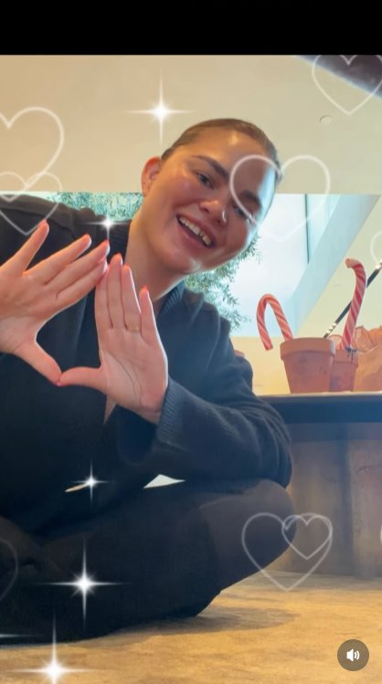 Holiday Mission: Accomplished: Veneer gone, candy canes in full bloom, and her kids beaming &mdash; Teigen soaks it all in. A little dental drama is a small price for Christmas magic. | Source: Instagram/chrissyteigen