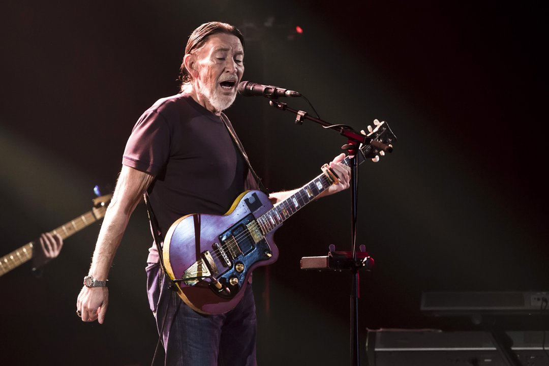 Chris Rea performs live on stage during a concert at the Tempodrom on 30 October 2017 in Berlin, Germany. | Source: Getty Images
