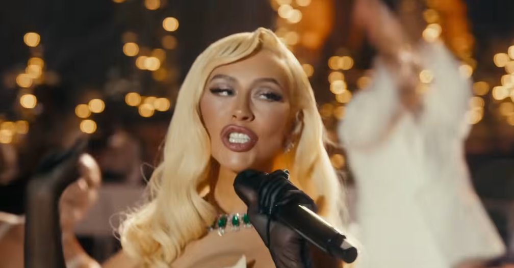 Aguilera's face has also slimmed and now looks more youthful, which is why netizens were shocked. | Source: Youtube/Christina Aguilera