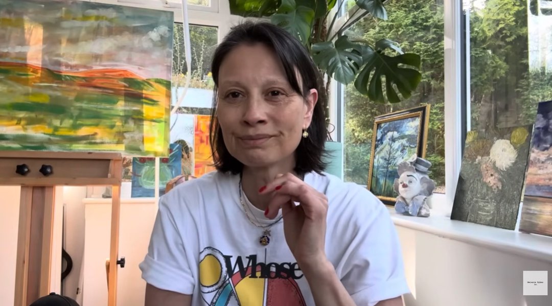 A raw and emotional moment from Sykes' 11 April 2025 YouTube video, where the beloved presenter first opened up about her alopecia diagnosis and heart condition. Filmed in her art-filled home studio, she shares her struggle with aching vulnerability and quiet strength. | Source: YouTube/Melanie Sykes Is.