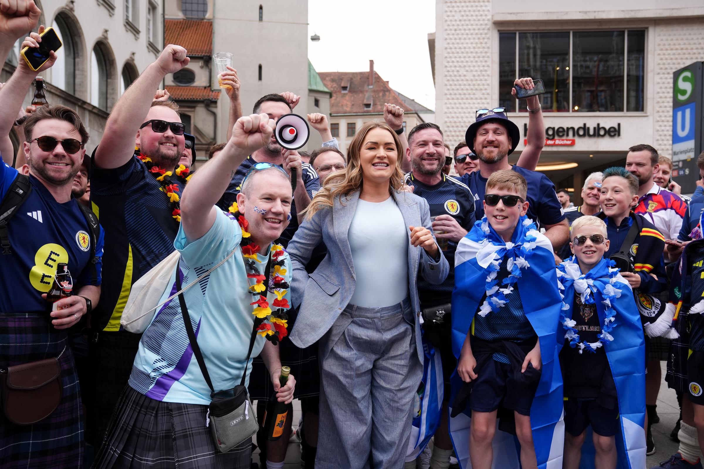 Laura Woods with Scotland fans at Marienplatz square on 14 June 2024 in Munich, Germany. | Source: Getty Images