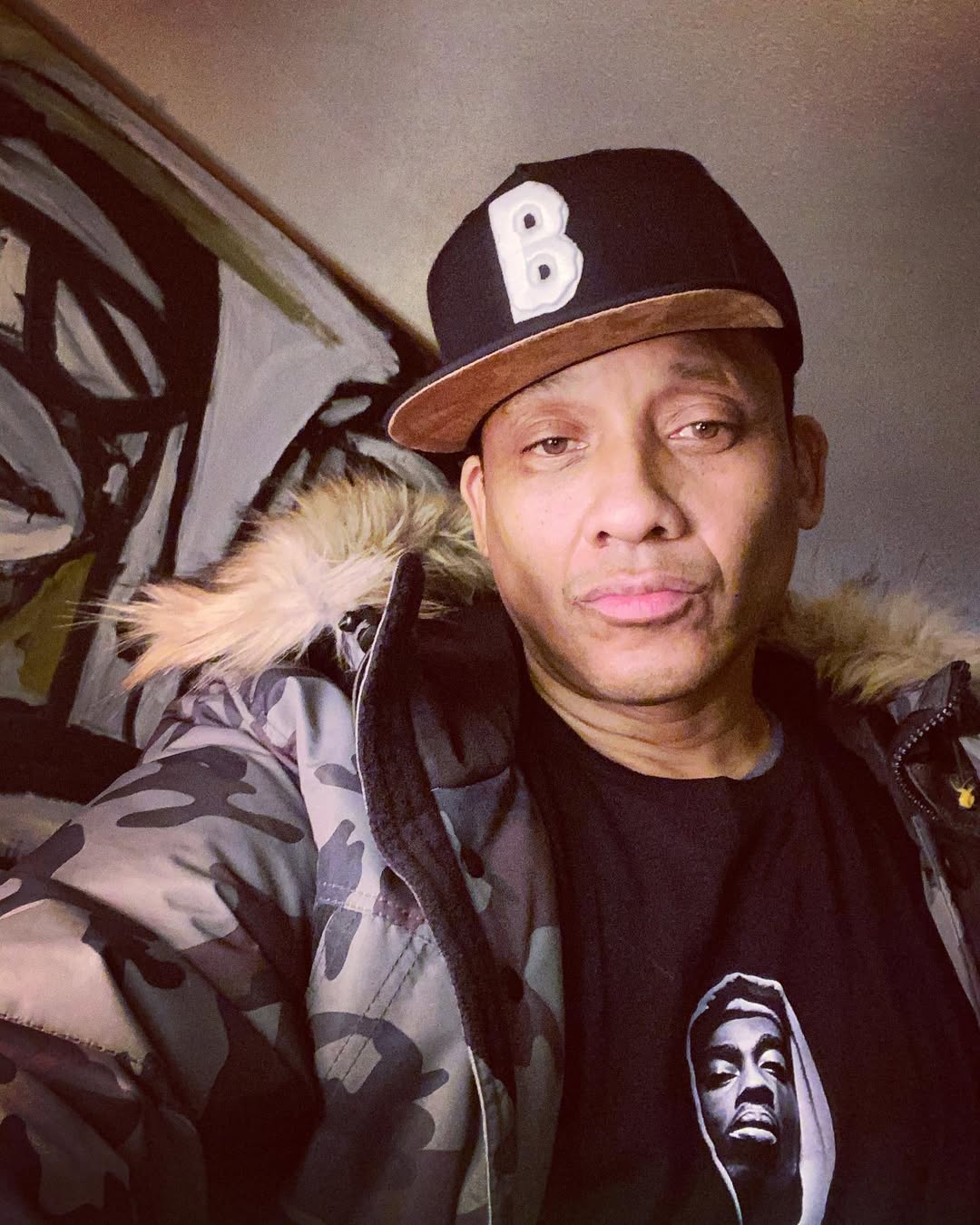 The father of three poses for a selfie, from a post dated January 8, 2021 | Source: Instagram/khalilkain