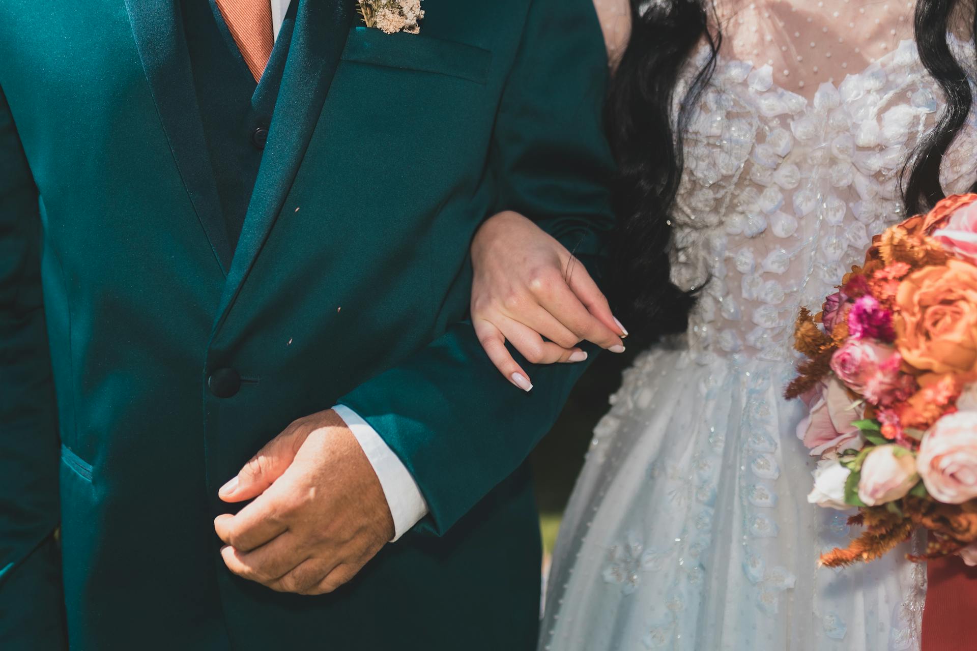 A bride holding a man's hand | Source: Pexels