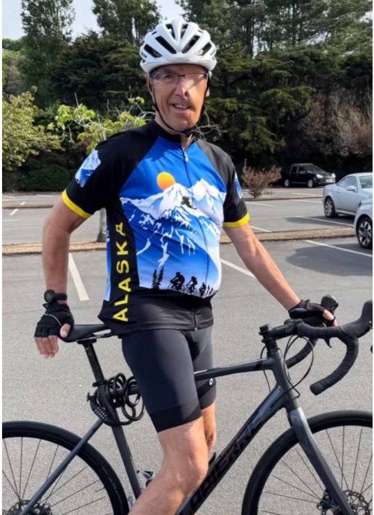 Dave Richards on his bike | Source: TikTok/TheDailyStar