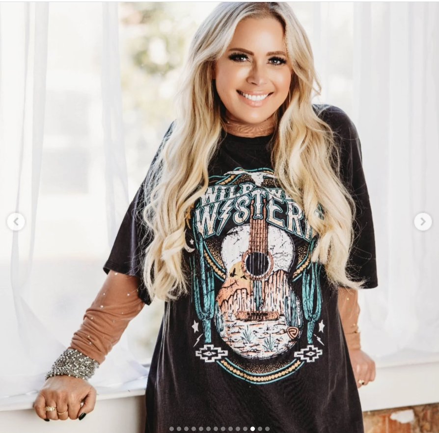 Criscilla Anderson is in a long T-Shirt as she wears a smile on her face, as seen from a post dated December 3, 2025. | Source: Insgtagram/criscilla