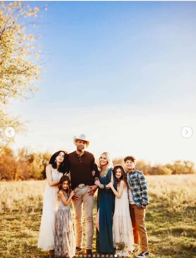 The Andersons, as seen from a post dated December 3, 2025. | Source: Instagram/coffeyanderson