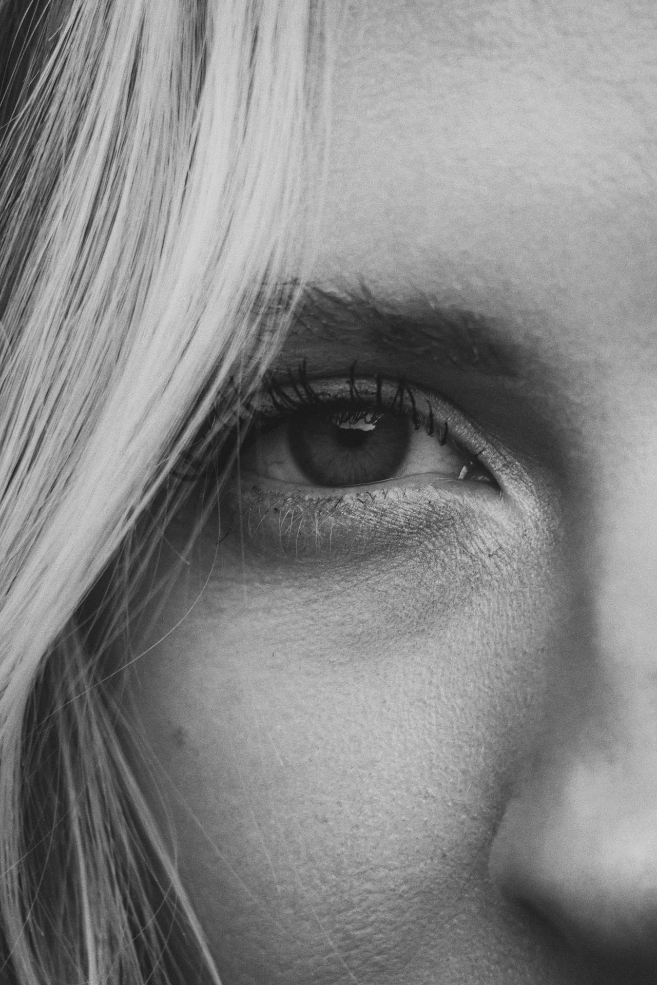 Close-up grayscale shot of a woman's face | Source: Pexels