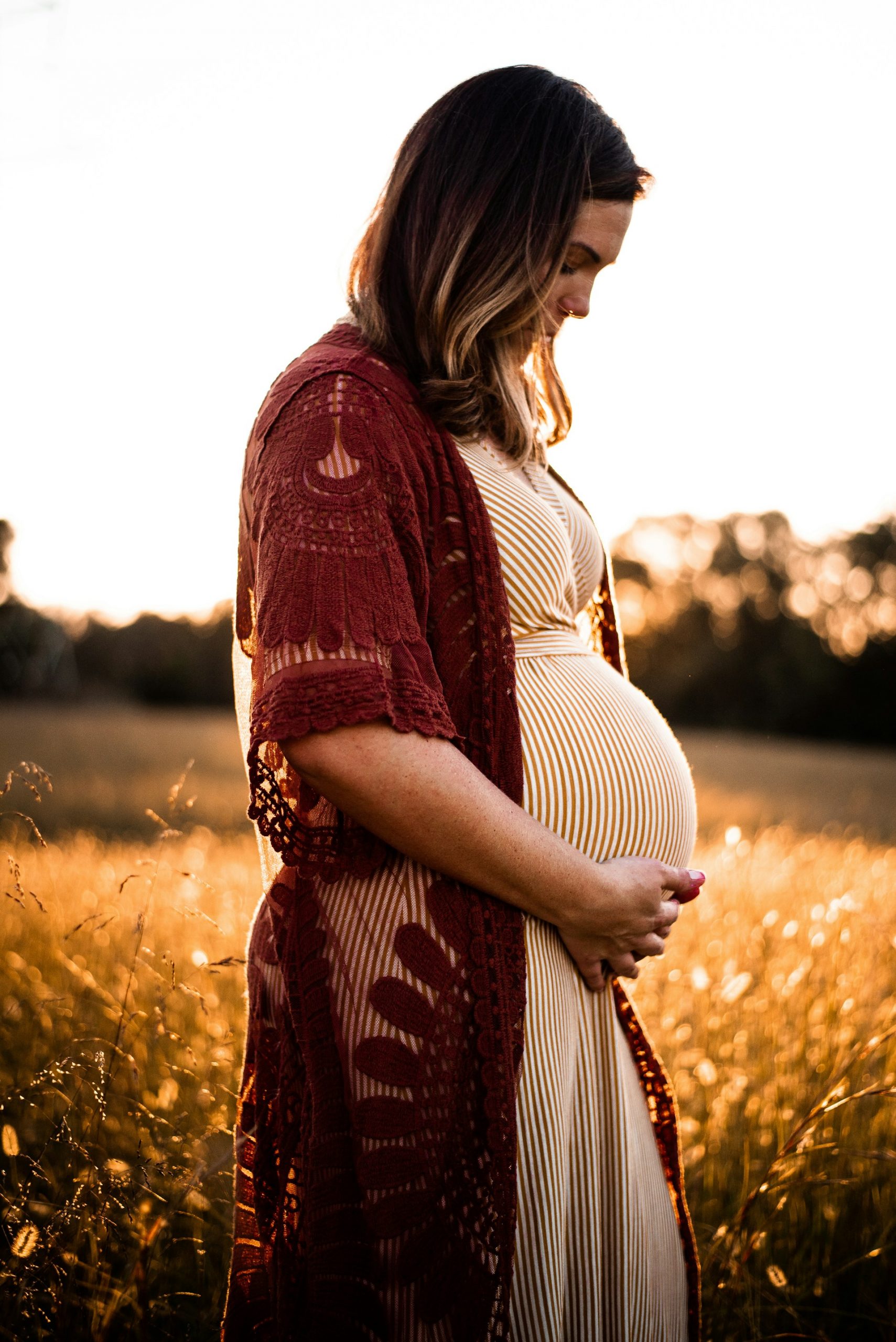 A pregnant woman standing on a field | Source: Unsplash