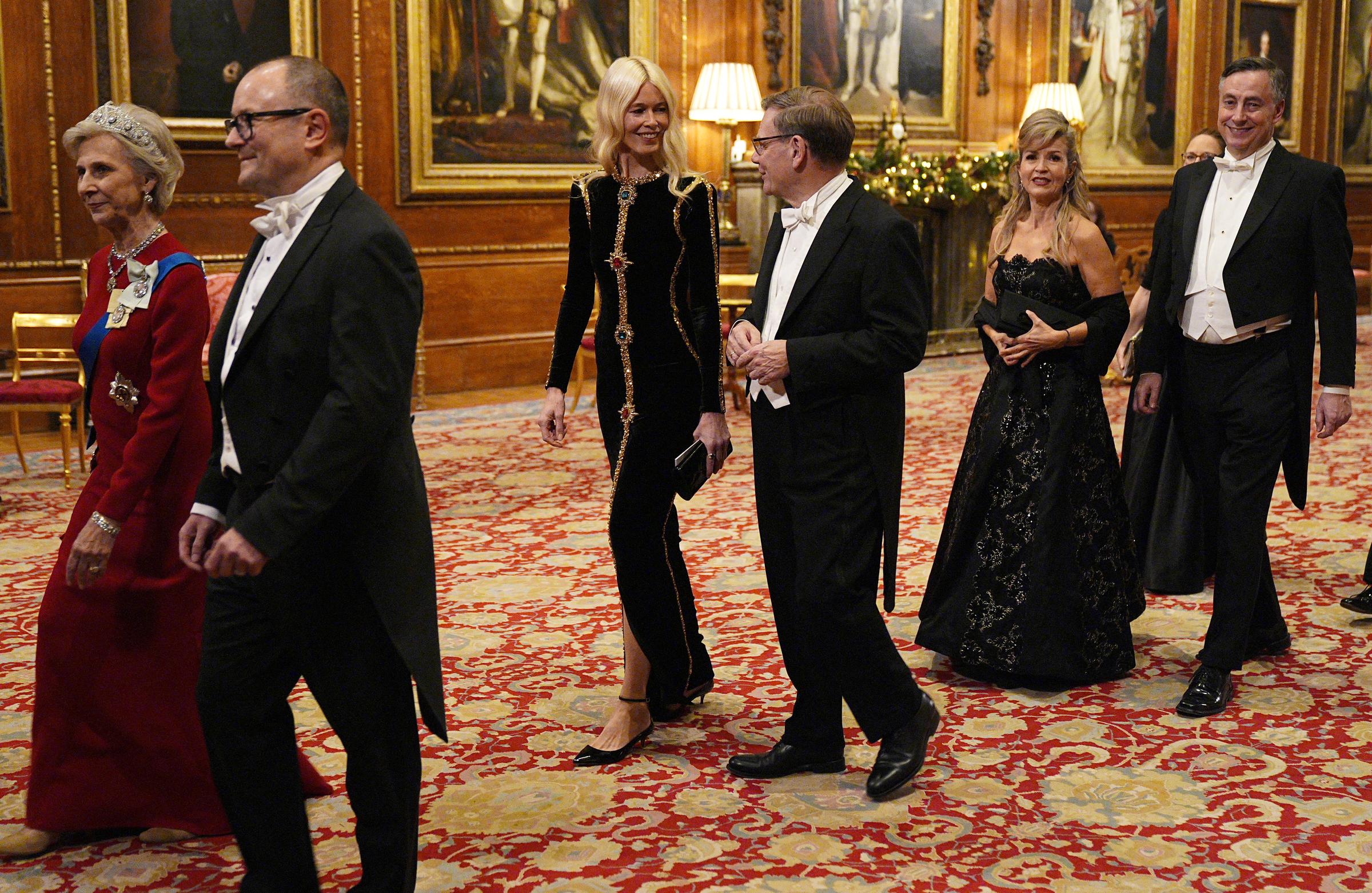 Claudia Schiffer, now Lady Drummond, was seen arriving at Windsor Castle alongside other guests attending the state banquet on December 3, 2025. The German-born supermodel turned heads in a striking black Balmain gown embellished with gold and jewel-toned accents. Her appearance at the event marked a high-profile return to royal circles, decades after her memorable encounter with a teenage Prince William.