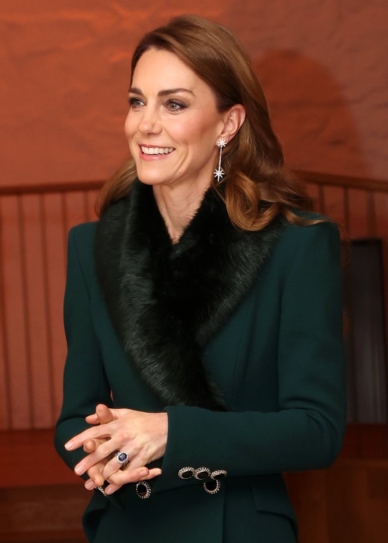 A close-up captured Catherine, Princess of Wales, glowing in the candlelit ambience of the Abbey. Her starburst earrings and sapphire engagement ring subtly echoed the regal yet modern elegance she brought to the fifth annual 