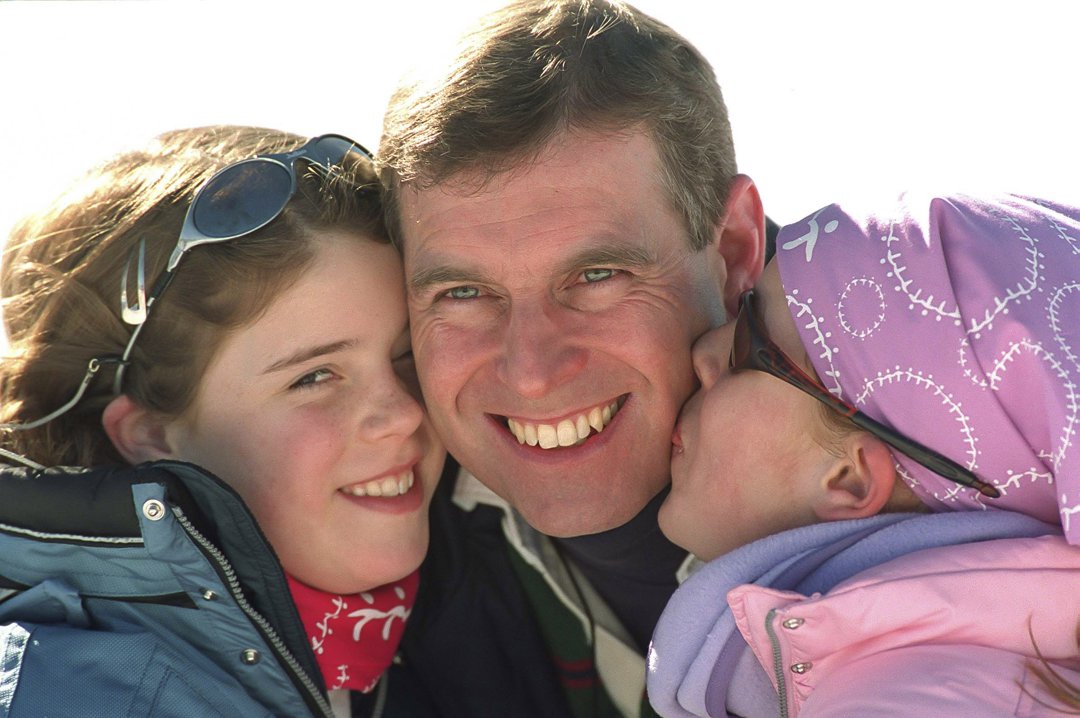 Princess Beatrice, Andrew Mountbatten-Windsor, and Princess Eugenie while on holiday in Verbier, Switzerland, on February 18, 2001. | Source: Getty Images