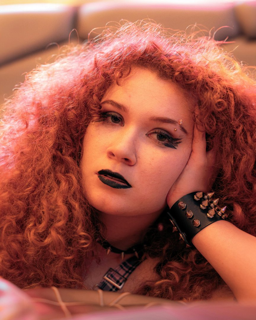 A rebellious teenage girl | Source: Pexels