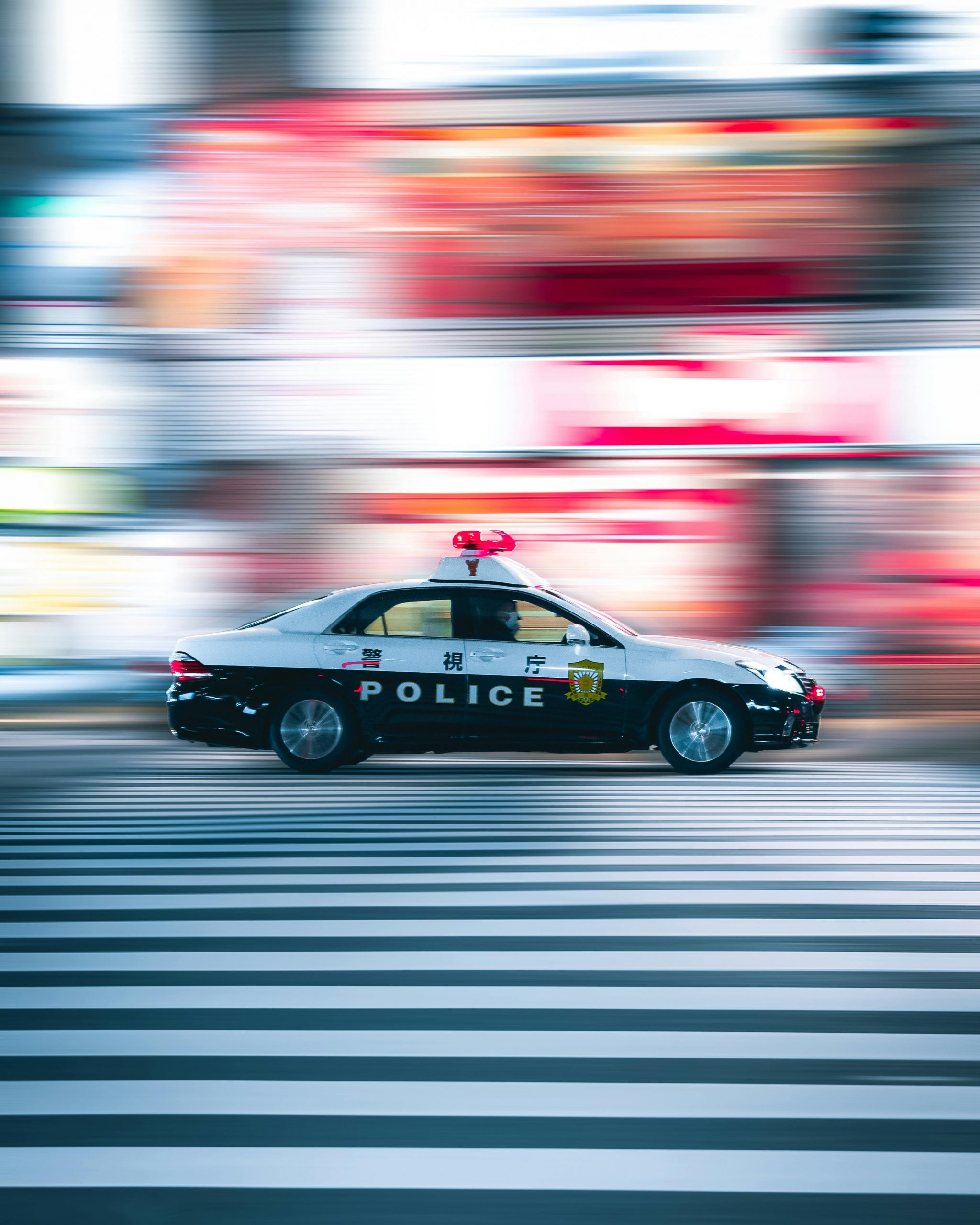 A police car in motion | Source: Pexels