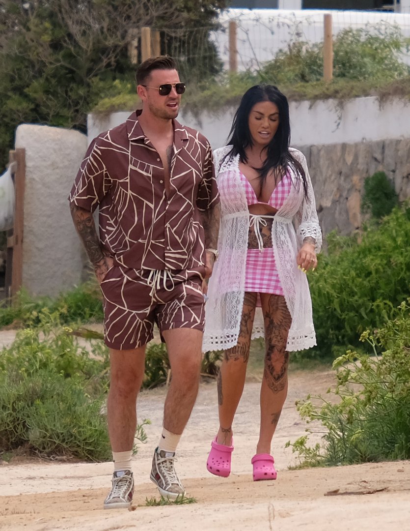 Carl Woods and Katie Price seen out for a walk while on vacation on July 31, 2023, in Ibiza, Spain. | Source: Getty Images