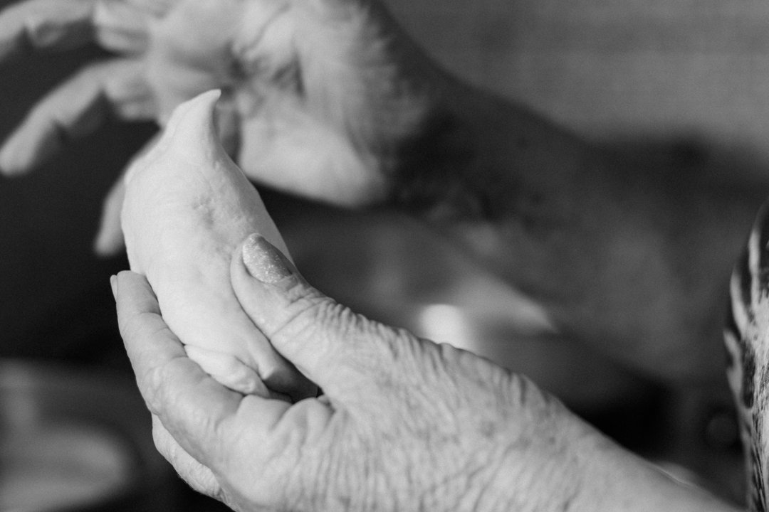 A person holding dough | Source: Pexels