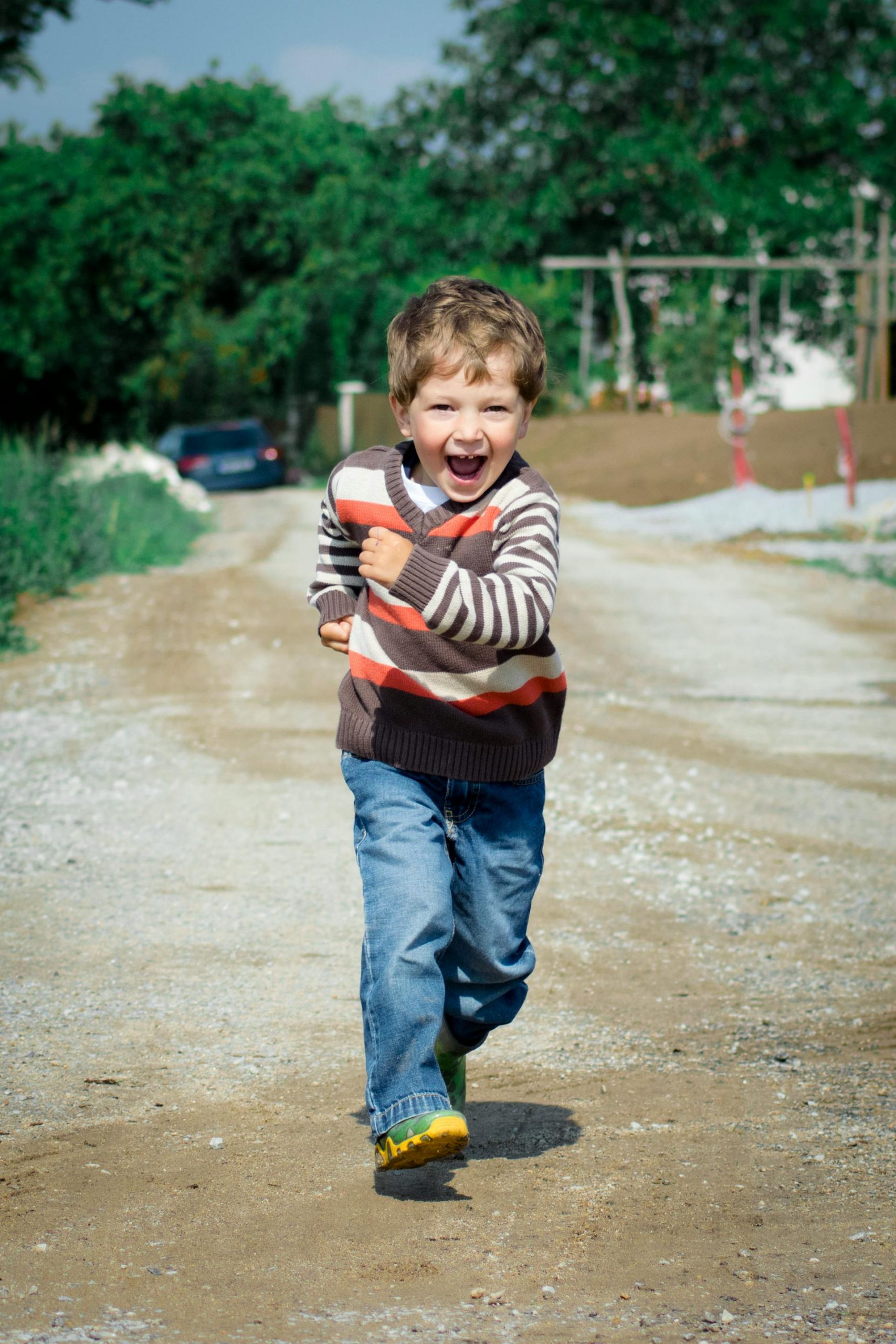 A little boy running | Source: Pexels