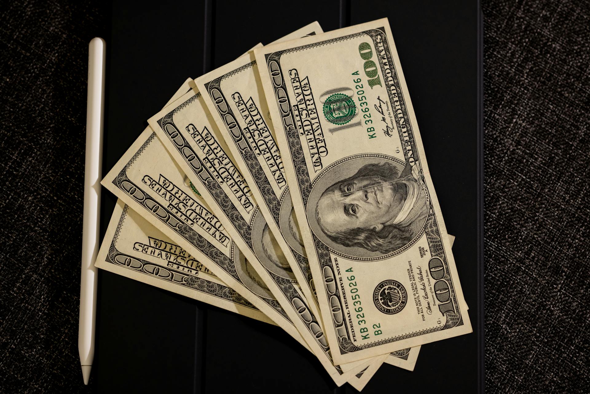 Money on a surface | Source: Pexels